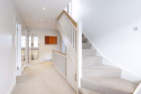 52 Thistledene, Thames Ditton, KT7 0YJ