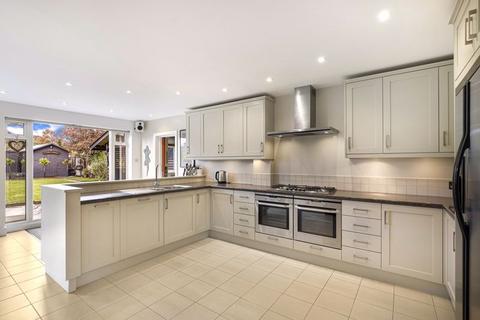 52 Thistledene, Thames Ditton, KT7 0YJ