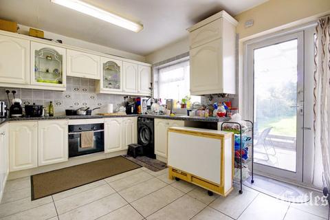 3 bedroom terraced house for sale, Devonia Gardens, London, N18