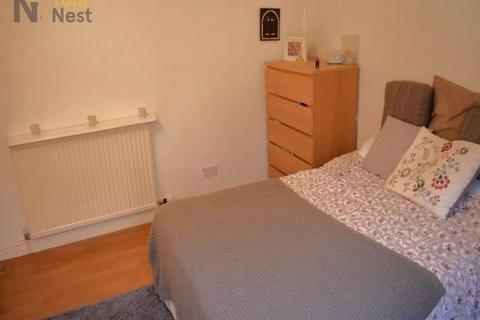 4 bedroom house share to rent, Westfield Road, Hyde Park, Leeds, LS3 1DF.  Shared property.