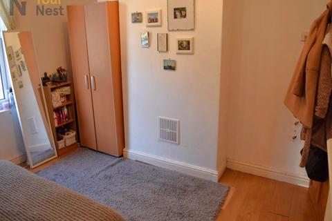 4 bedroom house share to rent, Westfield Road, Hyde Park, Leeds, LS3 1DF.  Shared property.