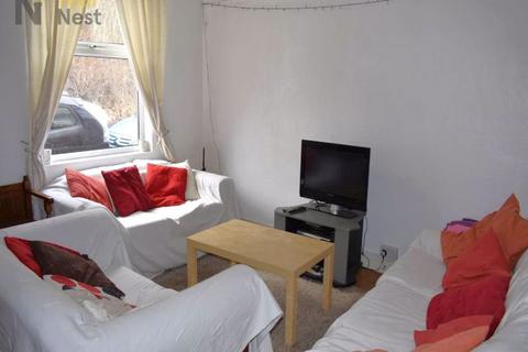 4 bedroom house share to rent, Westfield Road, Hyde Park, Leeds, LS3 1DF.  Shared property.