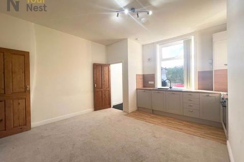 2 bedroom terraced house to rent, Carlinghow Lane, WF17 8EA