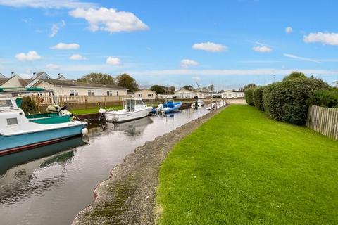 2 bedroom chalet to rent, CHRISTCHURCH TOWN CENTRE