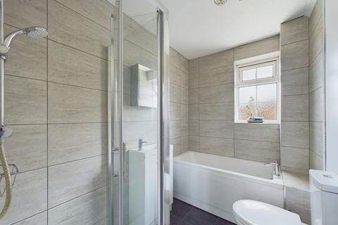 10 Fenhurst Close, Horsham, RH12 1UX