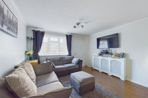 10 Fenhurst Close, Horsham, RH12 1UX