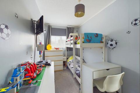10 Fenhurst Close, Horsham, RH12 1UX