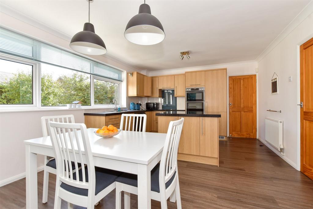 Kitchen/ Breakfast Room