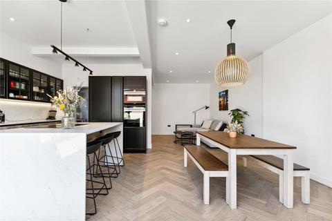 80 Manor Road, Richmond, TW9 1YB