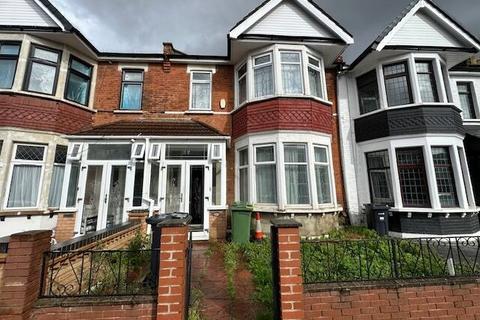 3 bedroom terraced house for sale, LYNFORD GARDENS, ILFORD IG3