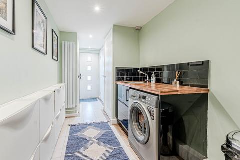 42 Long Row, Horsforth, Leeds, LS18 5AA