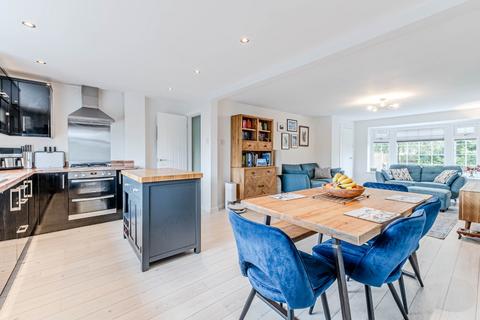 42 Long Row, Horsforth, Leeds, LS18 5AA