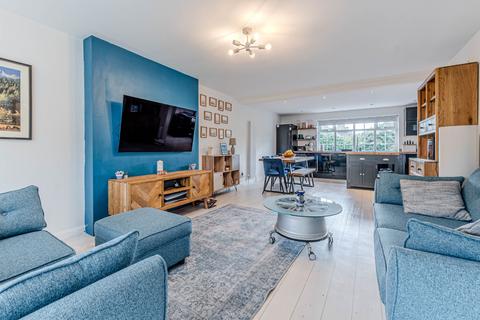 42 Long Row, Horsforth, Leeds, LS18 5AA