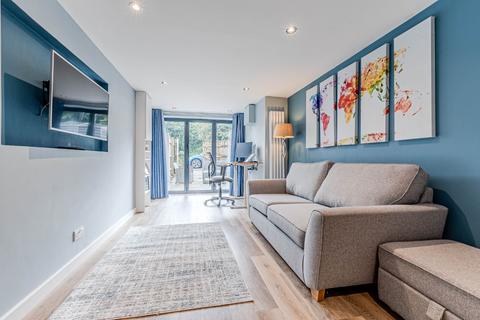 42 Long Row, Horsforth, Leeds, LS18 5AA
