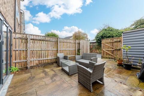 42 Long Row, Horsforth, Leeds, LS18 5AA