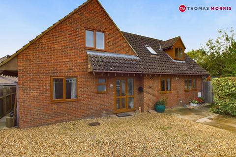 3 bedroom detached house for sale, Meadow Way, Royston SG8