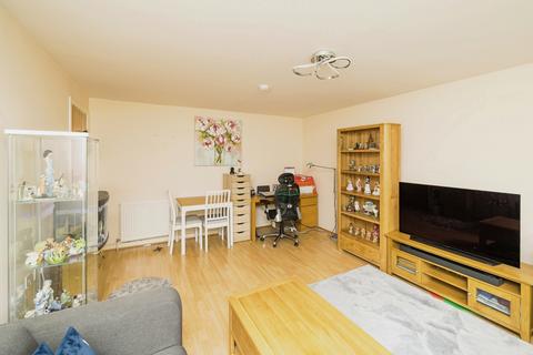 2 bedroom flat for sale, 2 St. Triduanas Rest, Midlothian EH7