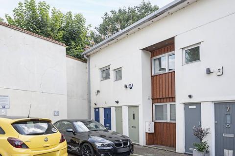 3 bedroom mews to rent, Stanford Mews, Dalston, London, E8