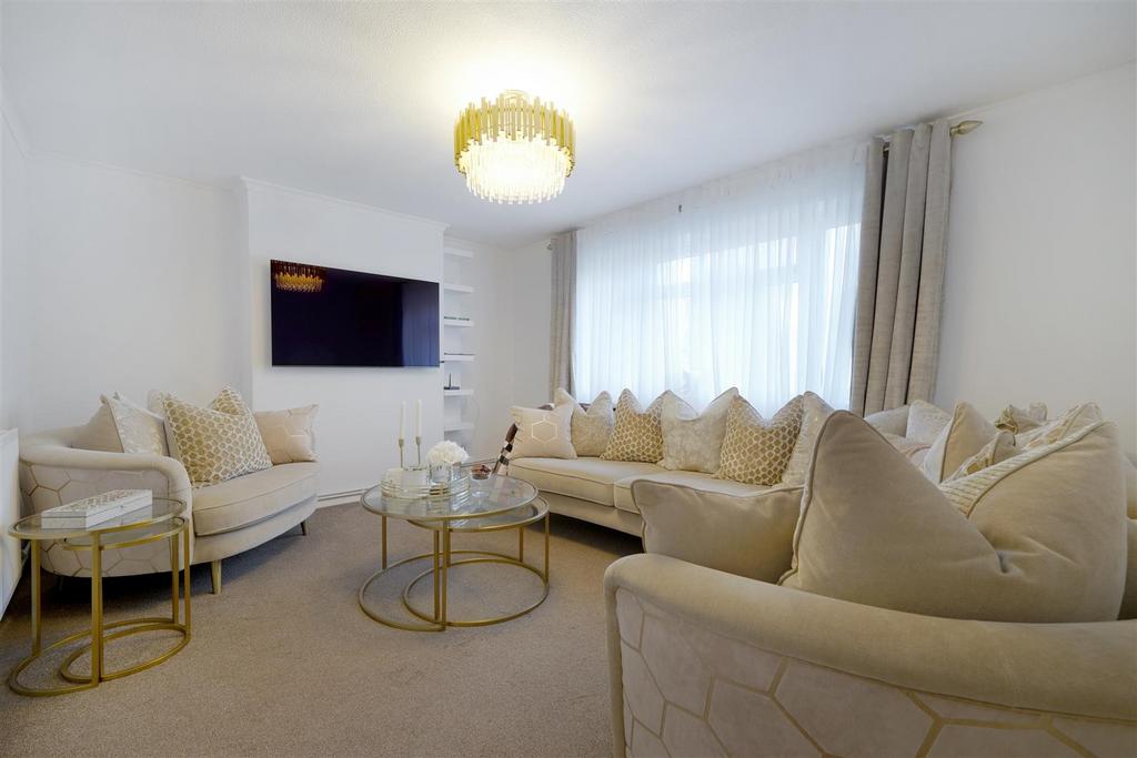 3 Sheppards Court, Horsenden Lane North - Wbc EIIVl