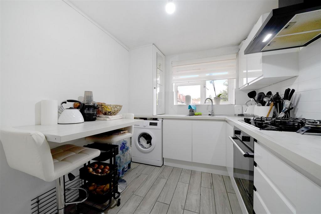 3 Sheppards Court, Horsenden Lane North - k V9pt0 CC