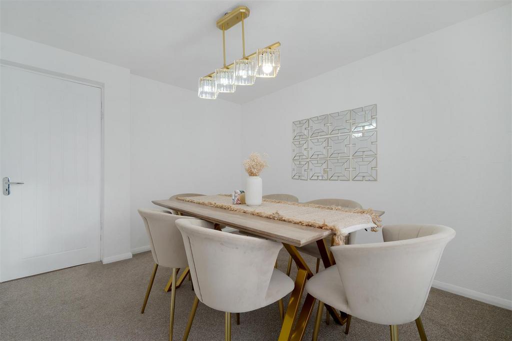 3 Sheppards Court, Horsenden Lane North - o Qagti YM