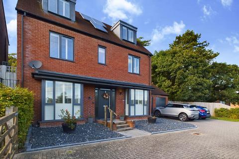 19 Browning Place, Coulsdon, CR5 3FN