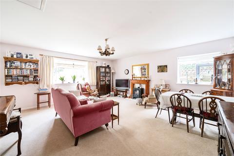 3 bedroom semi-detached house for sale, Robinsway, Hersham, Walton-on-Thames, KT12