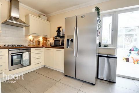 2 bedroom terraced house for sale, Manser Road, Rainham