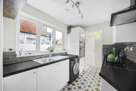 3 bedroom end of terrace house for sale, Elm Park Road, Reading