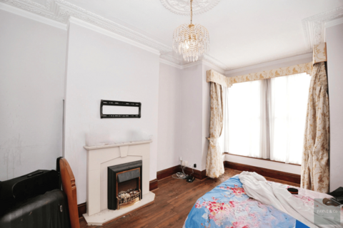 4 bedroom terraced house for sale, Endsleigh Gardens, ILFORD, IG1