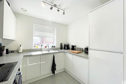 2 bedroom flat for sale, Station Road, Rushden, Northamptonshire, NN10 9FS