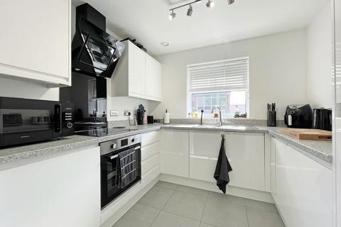 2 bedroom flat for sale, Station Road, Rushden, Northamptonshire, NN10 9FS