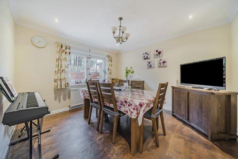 6 Oakham Drive, Bromley, BR2 0XE