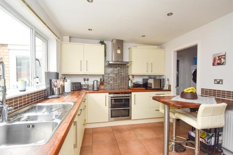 3 bedroom detached house for sale, 19 Fair Oak Drive, Wolverhampton