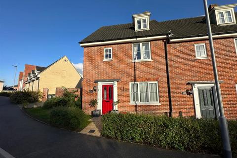 3 bedroom townhouse for sale, Ammonite Drive, Ipswich IP6