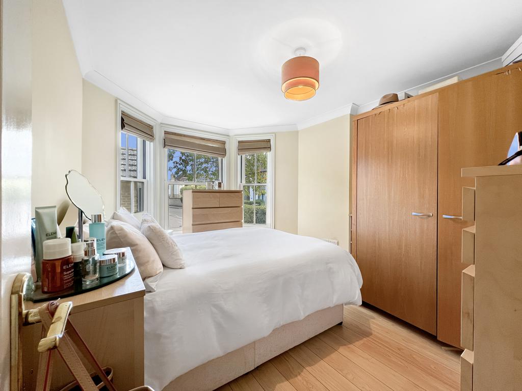 Ee54982452737f16afcda55177164493eb582732