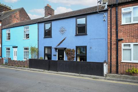 2 bedroom terraced house for sale, Cliff Hill, Gorleston