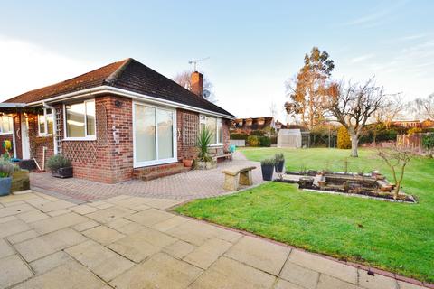 2 bedroom bungalow to rent, Midfields Close, Burgess Hill RH15