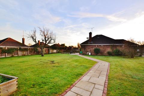 2 bedroom bungalow to rent, Midfields Close, Burgess Hill RH15