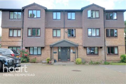 2 bedroom flat to rent, Tylersfield