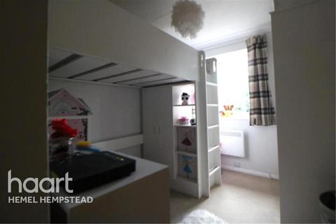 2 bedroom flat to rent, Tylersfield