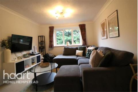 2 bedroom flat to rent, Tylersfield