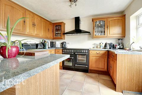 3 bedroom detached house for sale, Queenborough Road, Halfway