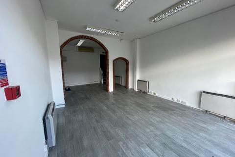 Retail property (high street) to rent, Dunstable LU6