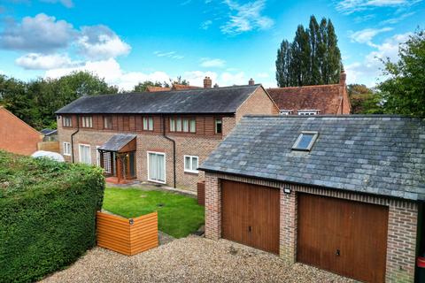 4 bedroom detached house for sale, Oakhill Road, Milton Keynes MK5