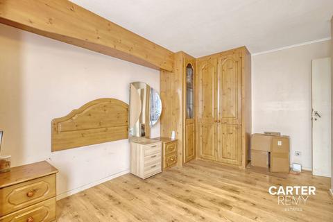 17 Alexandra Close, Grays, RM16 4TT