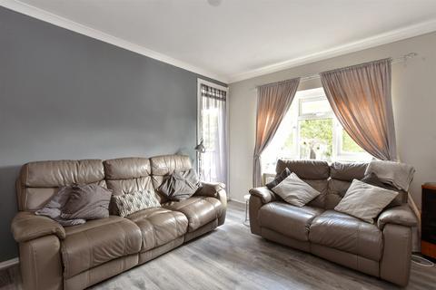 2 bedroom flat for sale, St. Stephen's Crescent, Brentwood, Essex