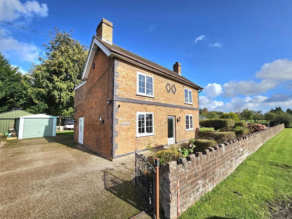 Main Road, Minsterworth, Gloucester 3 bed detached house for sale £