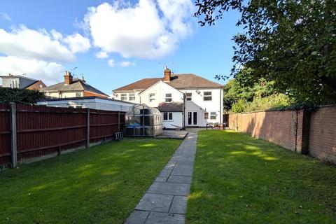 4 bedroom semi-detached house to rent, Arthurs Bridge Road, Woking GU21