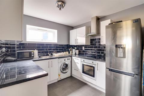 2 bedroom flat for sale, Arterial Road, Leigh-On-Sea SS9